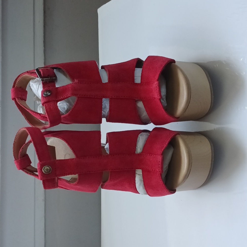 CALVIN KLEIN Platform Sandal size 7